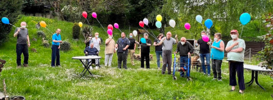 Auch im Haus Bachtal stiegen bunte Ballons als Zeichen für den Frieden in den Himmel.