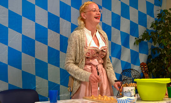 Vielfältige Aktivitäten sorgten beim Oktoberfest in Haus Bachtal für Spaß und Unterhaltung. (Alle Fotos: Eberhard Thomas Müller))>