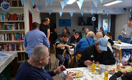 Vielfältige Aktivitäten sorgten beim Oktoberfest in Haus Bachtal für Spaß und Unterhaltung. (Alle Fotos: Eberhard Thomas Müller))>
