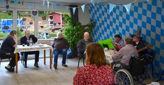 Vielfältige Aktivitäten sorgten beim Oktoberfest in Haus Bachtal für Spaß und Unterhaltung. (Alle Fotos: Eberhard Thomas Müller))>
