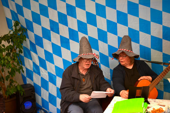 Vielfältige Aktivitäten sorgten beim Oktoberfest in Haus Bachtal für Spaß und Unterhaltung. (Alle Fotos: Eberhard Thomas Müller))>