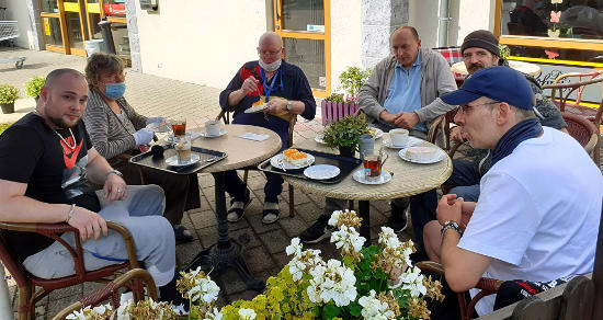 Im Sommer, zwischen den beiden Lockdowns, gab es einen Ausflug nach Wassenach zum Café vor der „Klieburg Scheune“.