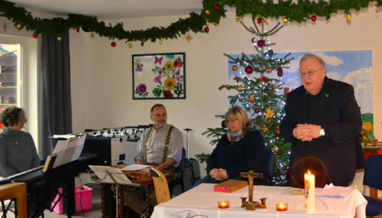 Die kirchenmusikalische Andacht gestalteten (von links) Andrea Ernst, Franz Kiefer, Maria Müller und Eberhard Thomas Müller. (Foto: Angela Stavrou)>